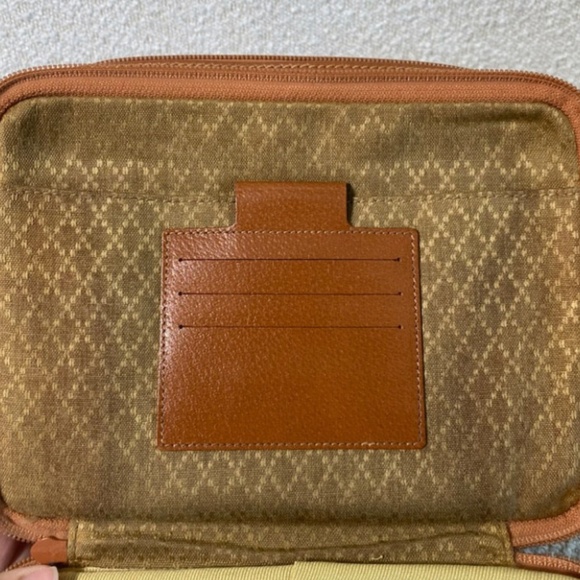 Authentic Gucci Brown Leather Wristlet Pouch - Picture 6 of 16